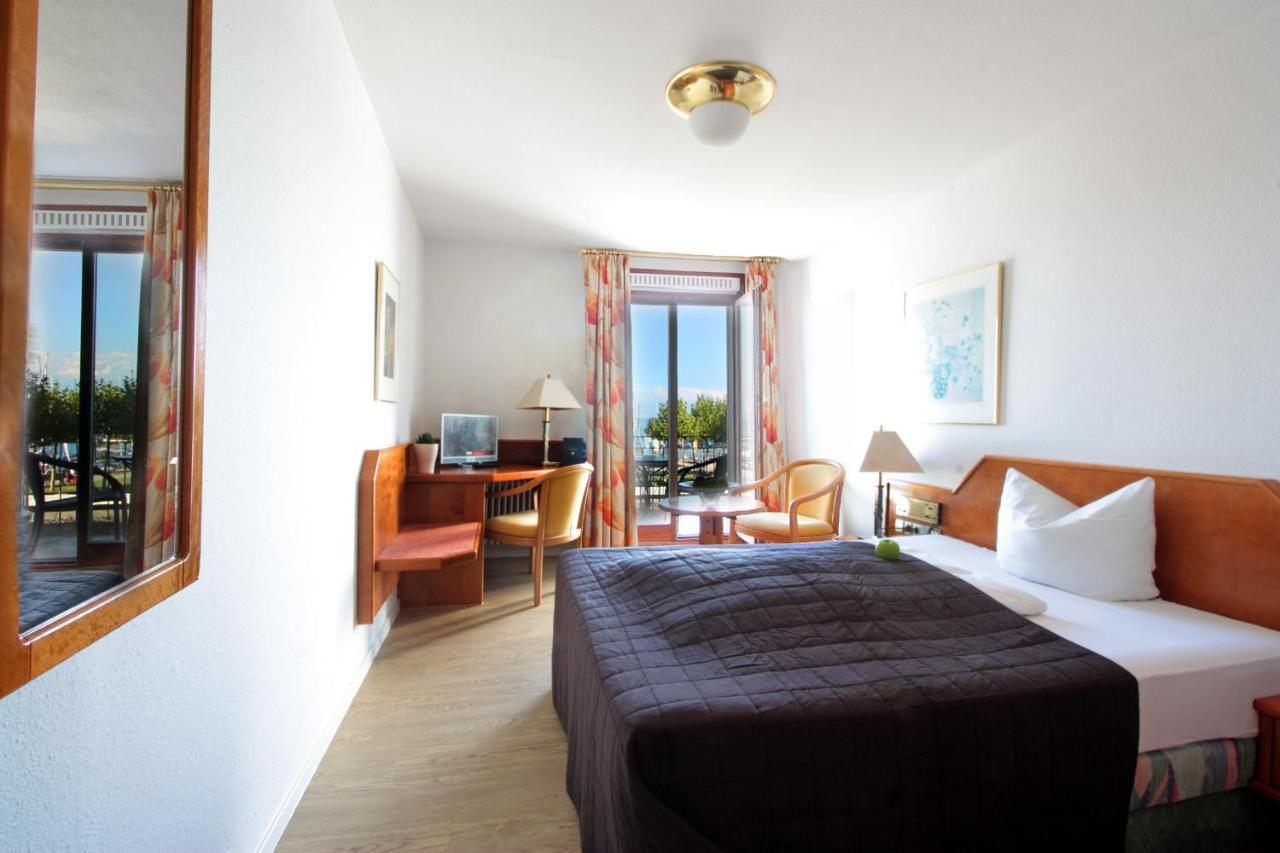 Schiff Am Hotel Konstanz